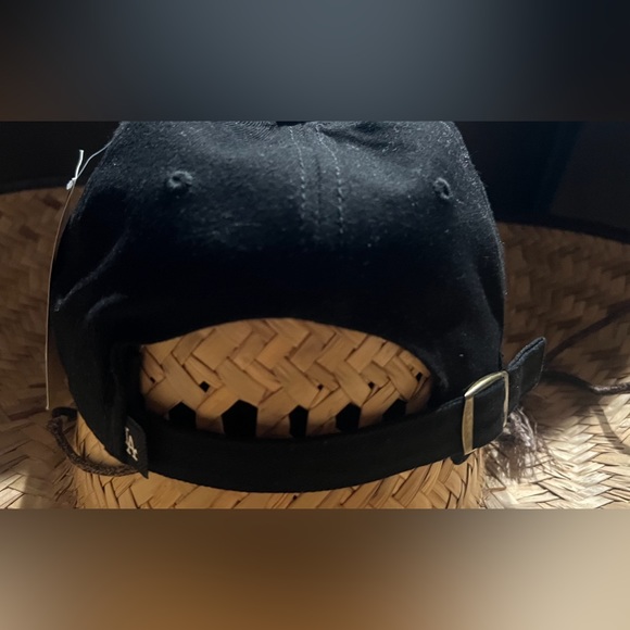 LA hat - Picture 3 of 4